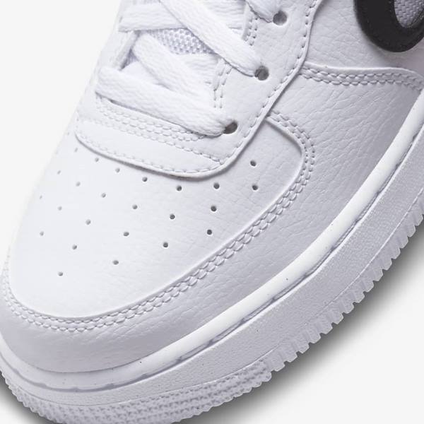 Nike Air Force 1 Older Kids' Sneakers White / Black | NK029UAJ