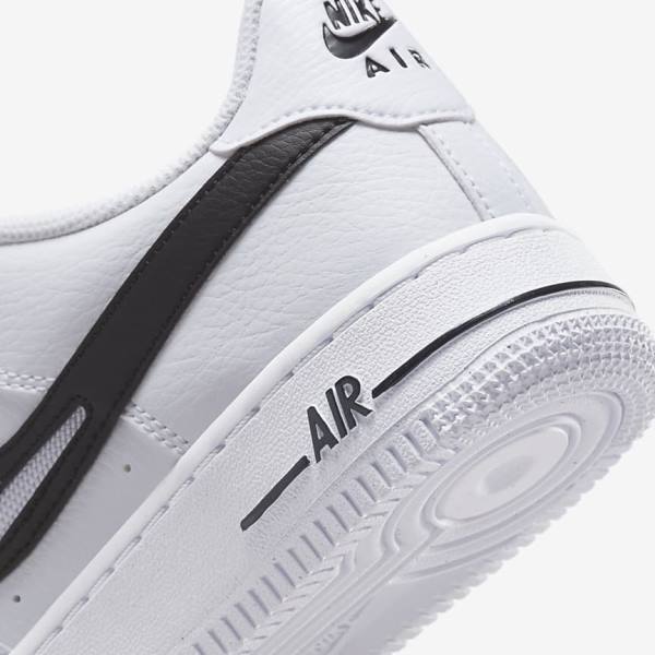 Nike Air Force 1 Older Kids' Sneakers White / Black | NK029UAJ