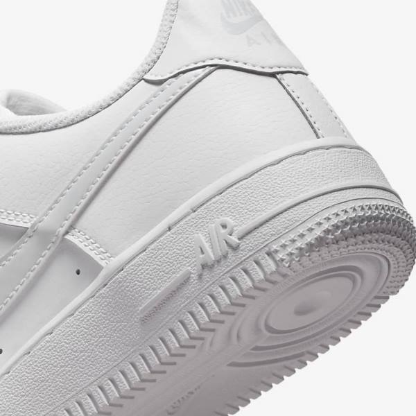 Nike Air Force 1 Older Kids' Sneakers White | NK297GJS