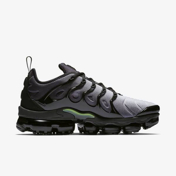 Nike Air VaporMax Plus Men's Sneakers Black / White | NK732ZBK