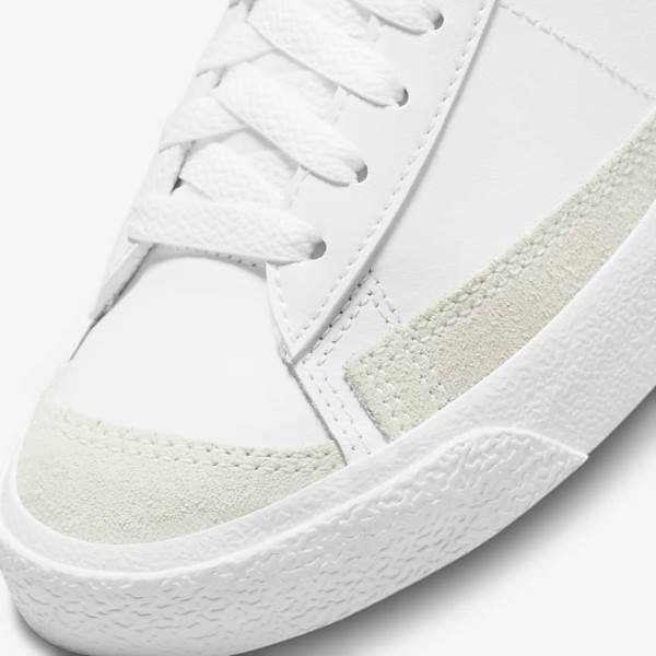 Nike Blazer Mid 77 Older Kids' Basketball Shoes White / Black / White | NK193XUY