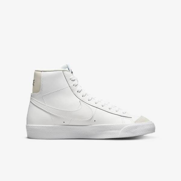 Nike Blazer Mid 77 Older Kids' Basketball Shoes White / Light Brown / White | NK458ONG