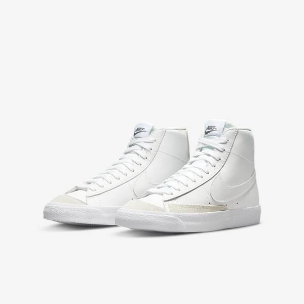 Nike Blazer Mid 77 Older Kids' Basketball Shoes White / Light Brown / White | NK458ONG