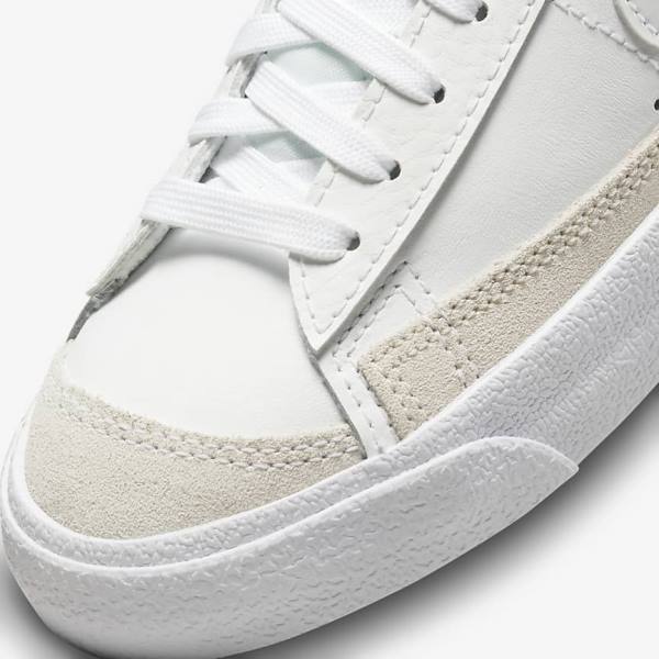 Nike Blazer Mid 77 Older Kids' Basketball Shoes White / Light Brown / White | NK458ONG