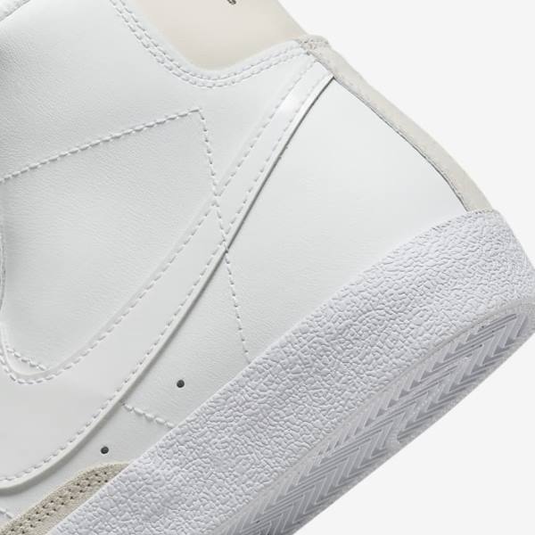 Nike Blazer Mid 77 Older Kids' Basketball Shoes White / Light Brown / White | NK458ONG