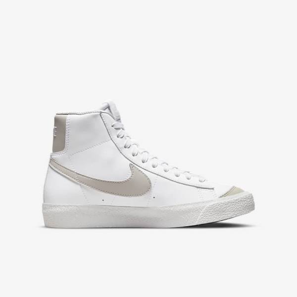 Nike Blazer Mid 77 SE Older Kids' Sneakers White / Light Beige | NK014LQC