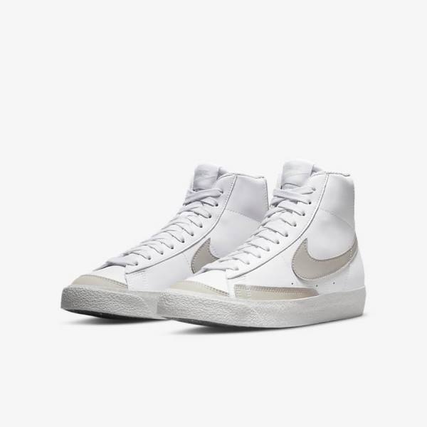 Nike Blazer Mid 77 SE Older Kids' Sneakers White / Light Beige | NK014LQC