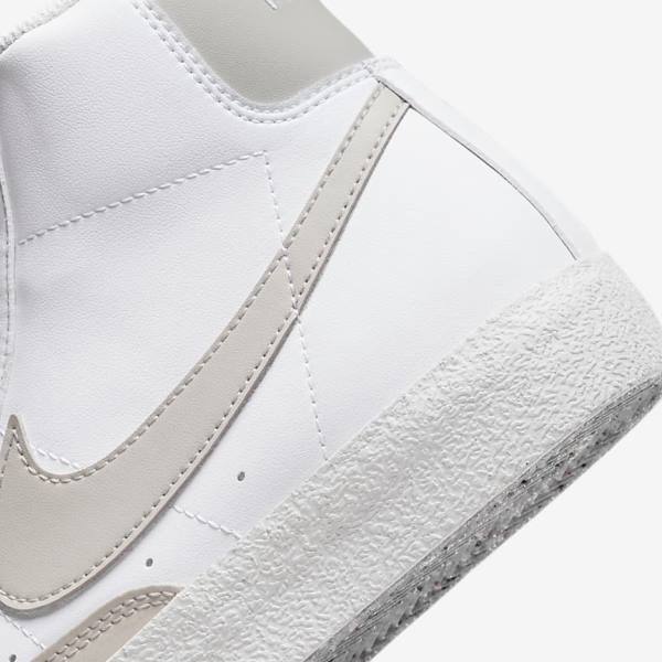 Nike Blazer Mid 77 SE Older Kids' Sneakers White / Light Beige | NK014LQC