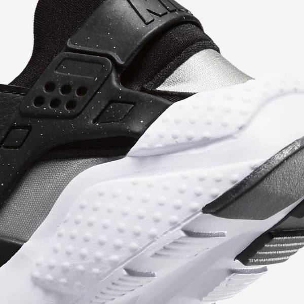 Nike Huarache Run Older Kids' Sneakers Black / Grey / White / Red | NK176BZR