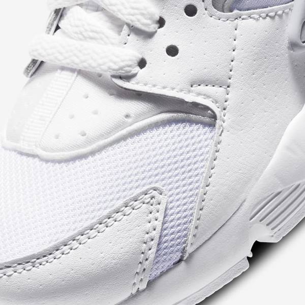 Nike Huarache Run Older Kids' Sneakers White / Platinum / White | NK183BTX