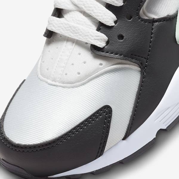 Nike Huarache Run Older Kids' Sneakers White / Mint | NK712BZR