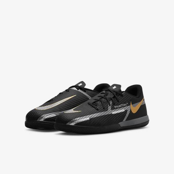 Nike Jr. Phantom GT2 Academy IC Older Indoor Court Kids' Football Shoes Black / Metal Gold / Dark Grey / Metal Dark Grey | NK971YWM