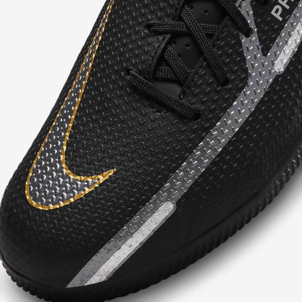 Nike Jr. Phantom GT2 Academy IC Older Indoor Court Kids' Football Shoes Black / Metal Gold / Dark Grey / Metal Dark Grey | NK971YWM