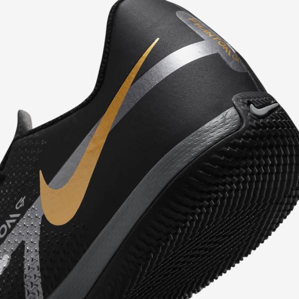 Nike Jr. Phantom GT2 Academy IC Older Indoor Court Kids' Football Shoes Black / Metal Gold / Dark Grey / Metal Dark Grey | NK971YWM