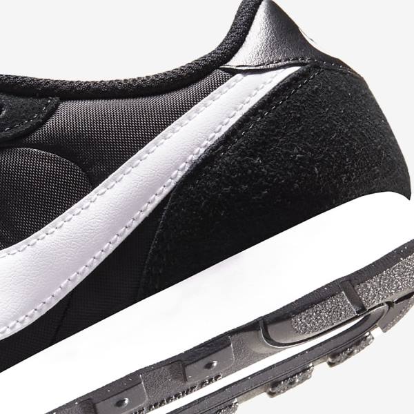 Nike MD Valiant Older Kids' Sneakers Black / White | NK560YQM