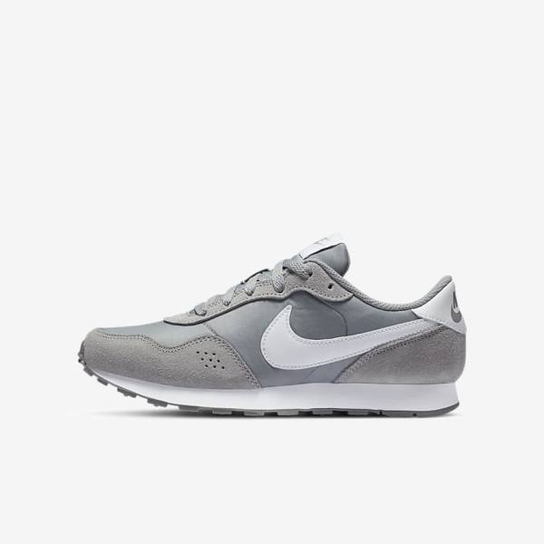 Nike MD Valiant Older Kids\' Sneakers Grey / White | NK902HBC