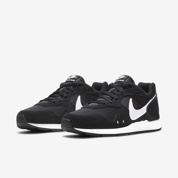 Nike Venture Runner Men's Sneakers Black / White | NK624ZMW