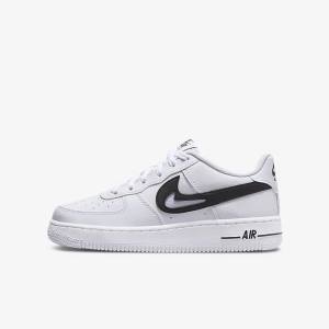 Nike Air Force 1 Older Kids' Sneakers White / Black | NK029UAJ